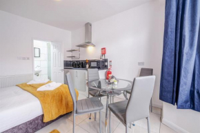 Fernbank Rooms Sudbury Hill, Harrow, Self-Contained Studios with En-Suite, Harrow On The Hill